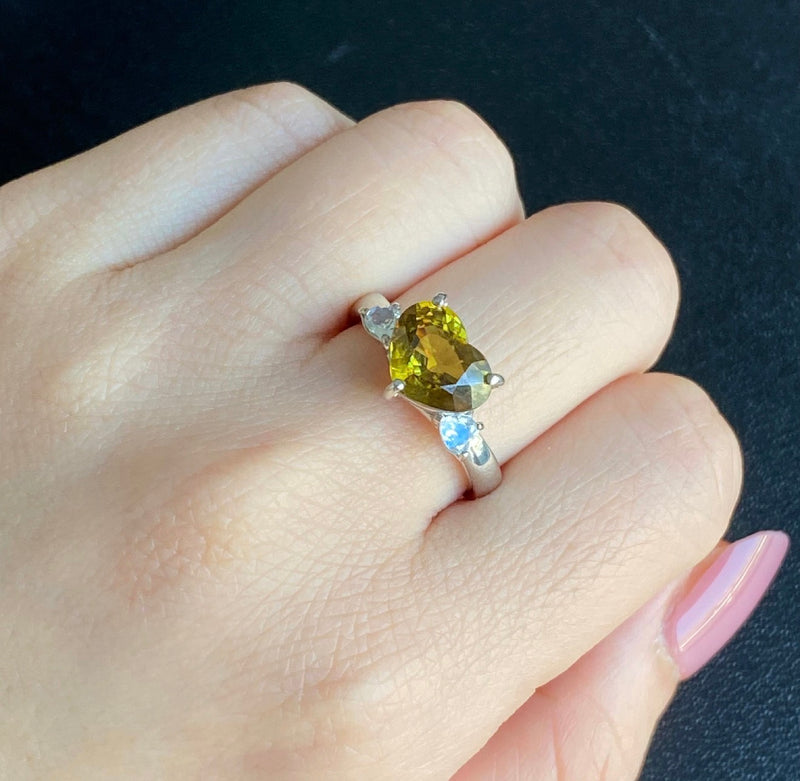 【再出品】天然スフェーン ハートシェイプ 天然ラブラドライト