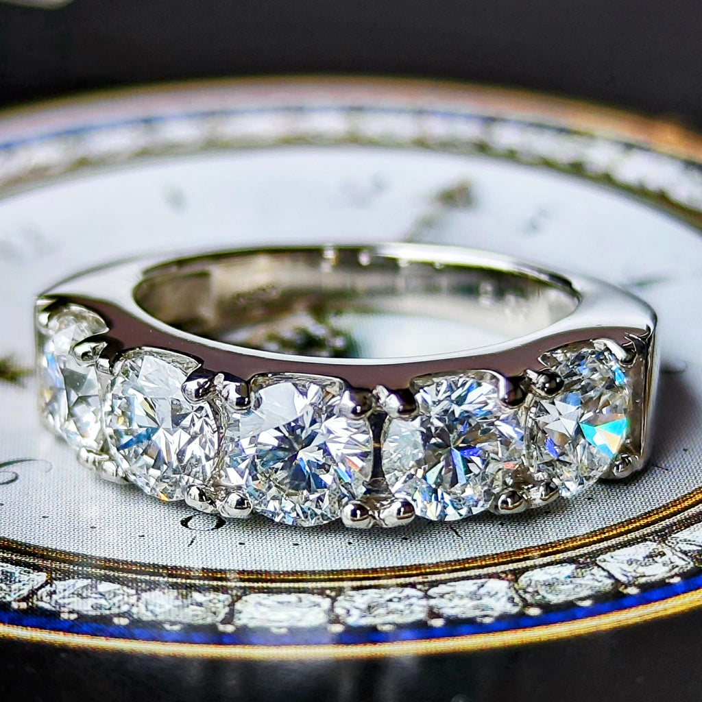 【特別なハフエタ】天然ダイヤモンド 2.65ct E-SI2-3E ハーフエタニティリング プラチナ