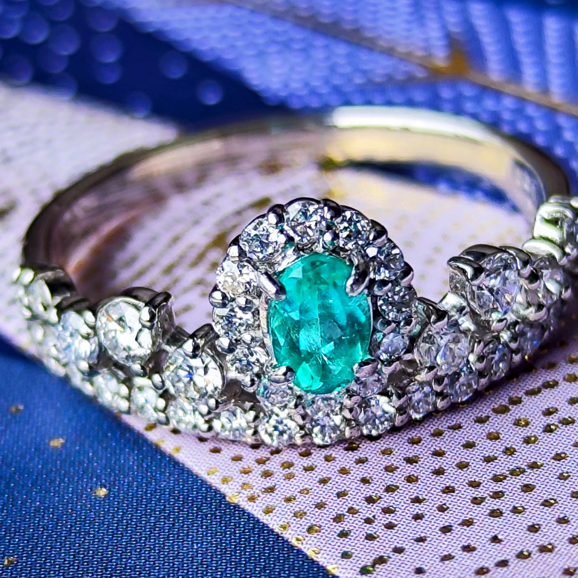 【トップカラー】天然パライバトルマリン 0.24ct 天然ダイヤモンド プラチナ