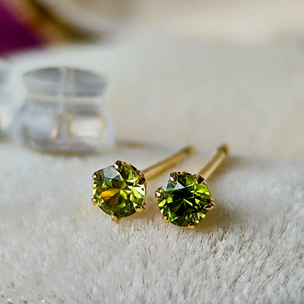 【一粒ピアス】天然デマントイドガーネット 18金ピアス