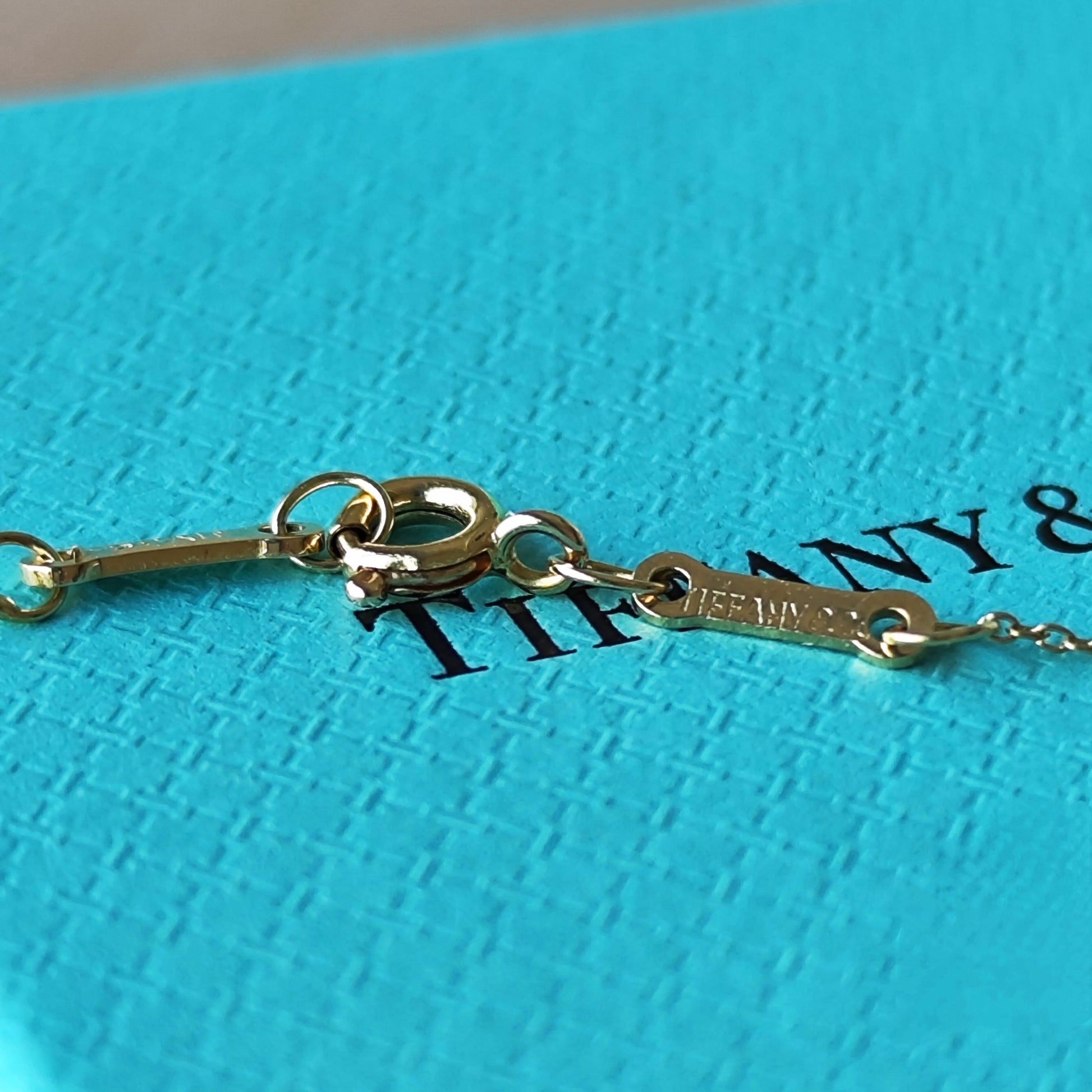 TIFFANY &Co ティファニー レター「M」ネックレス 18金YG