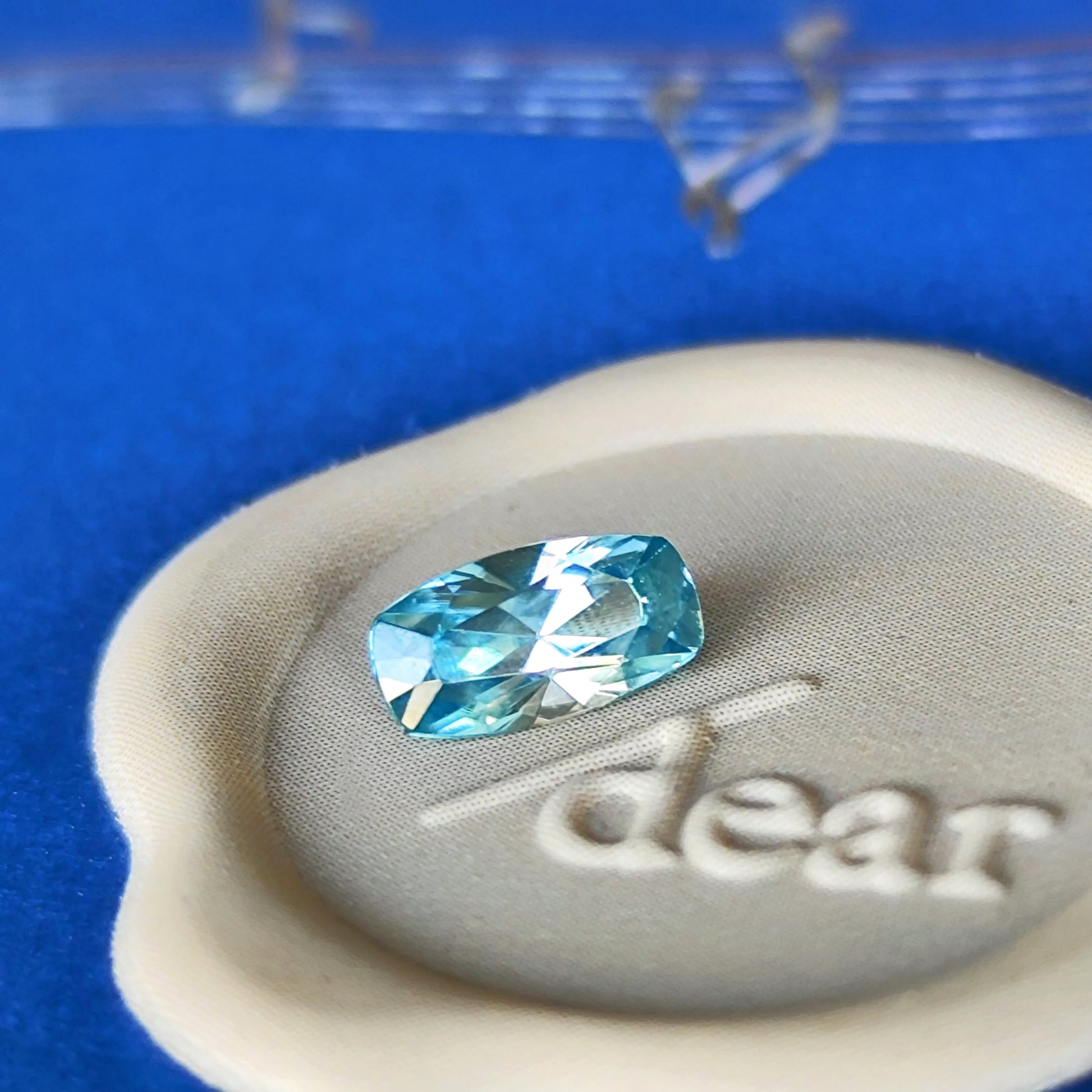 【ルース】天然バイカラージルコン 0.721ct 鑑別書