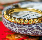 【神様の宿る石】天然イエローサファイア プクラジ ハーフエタニティリング