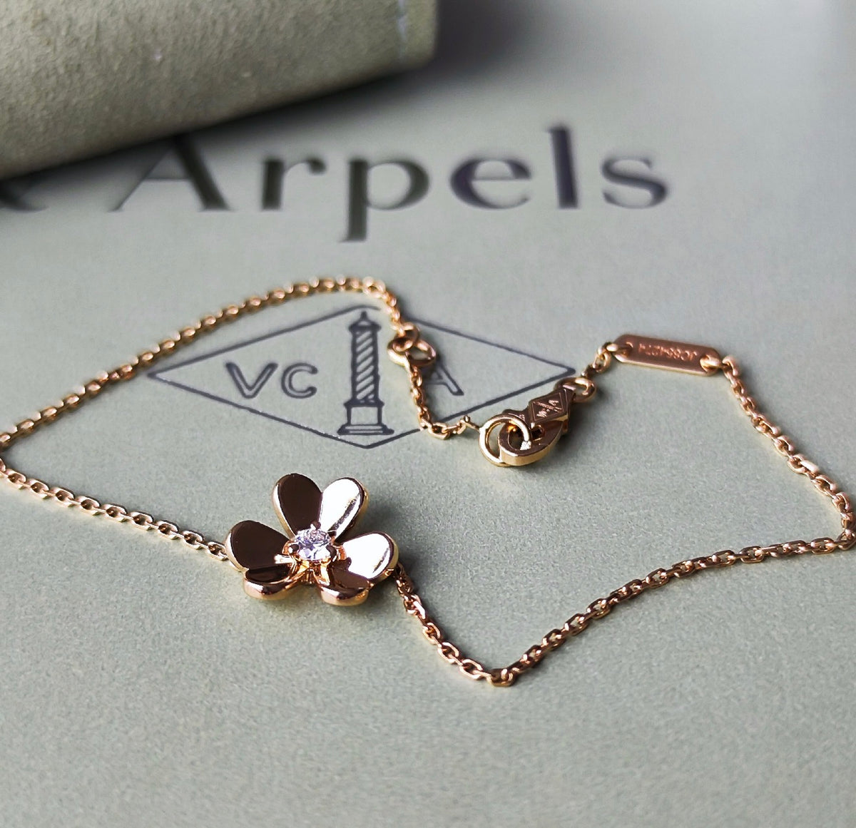 Van Cleef & Arpels ヴァンクリーフ&アーペル フリヴォル ダイヤモンド ミニ ブレスレット